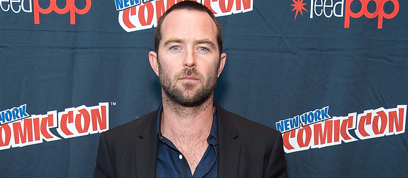 Sullivan Stapleton 