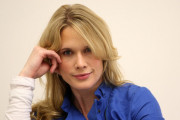 Stephanie March