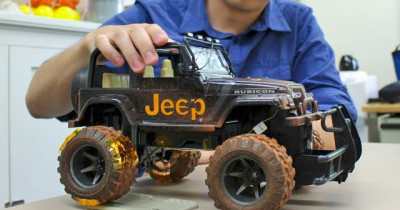 A vehicle that gets energy from its wheels