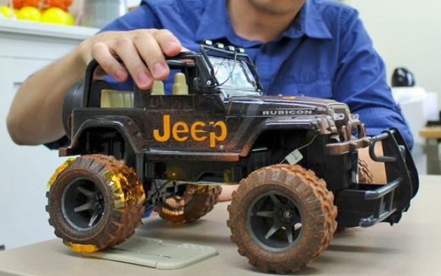 A vehicle that gets energy from its wheels