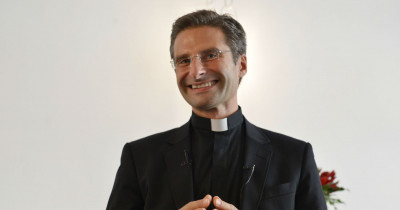 Vatican fires gay priest over ''irresponsible'' coming out