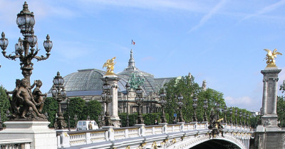Paris “unlocks” the lockets of love from the Pont De Zar