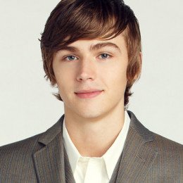 Miles Heizer profile picture