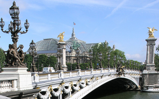 Paris “unlocks” the lockets of love from the Pont De Zar