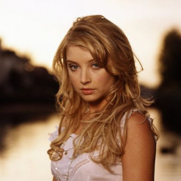 Elisabeth Harnois profile picture
