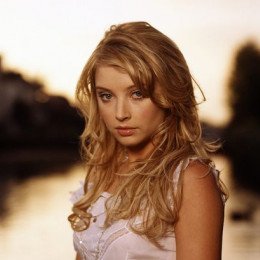 Elisabeth Harnois profile picture