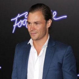 Patrick Flueger profile picture