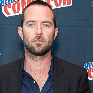 Sullivan Stapleton 