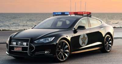 Tesla is in 'hot pursuit' of the police cruiser market