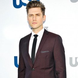 Aaron Tveit profile picture
