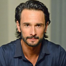 Rodrigo Santoro profile picture