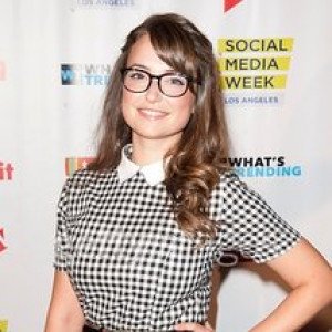 Milana Vayntrub
