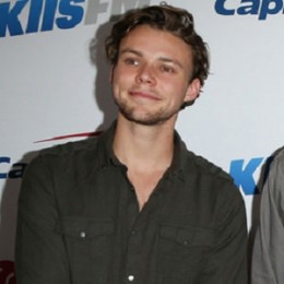 Ashton Irwin  profile picture