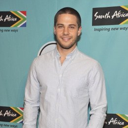 Dean Geyer profile picture