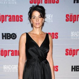 Annabella Sciorra profile picture