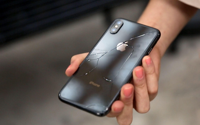 The iPhone XS shows some conflicting 'drop test' results!