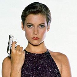 Carey Lowell  profile picture
