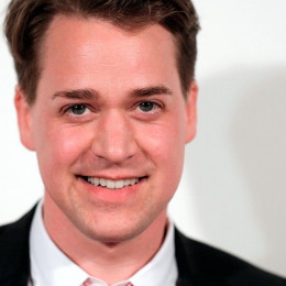 T.R Knight profile picture