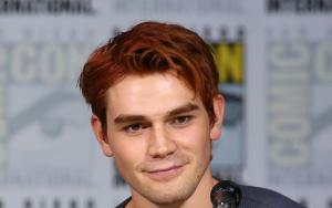 KJ Apa profile picture
