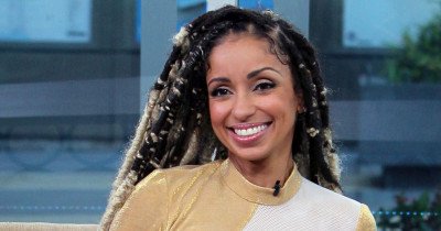 Does Mya have kids?